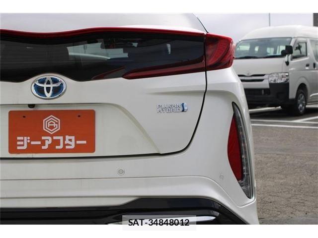 Toyota PRIUS PHV 2017-09 8355421-19