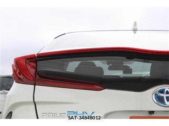 Toyota PRIUS PHV 2017-09 8355421-22