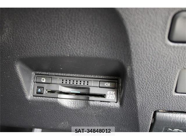 Toyota PRIUS PHV 2017-09 8355421-2