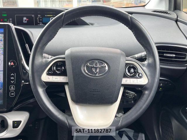 Toyota PRIUS PHV 2017-08 8355424-10