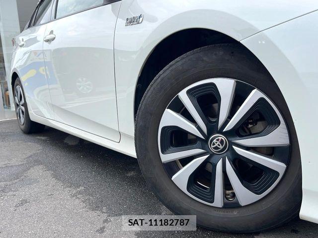 Toyota PRIUS PHV 2017-08 8355424-11