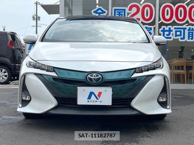 Toyota PRIUS PHV 2017-08 8355424-13