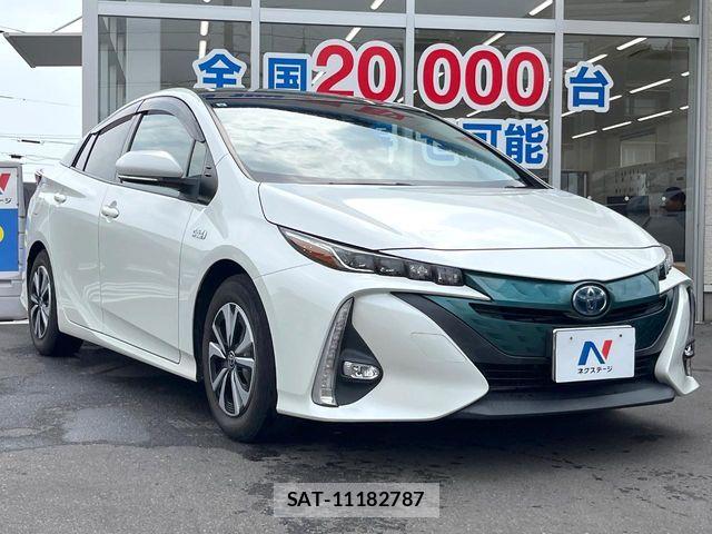 Toyota PRIUS PHV 2017-08 8355424-15