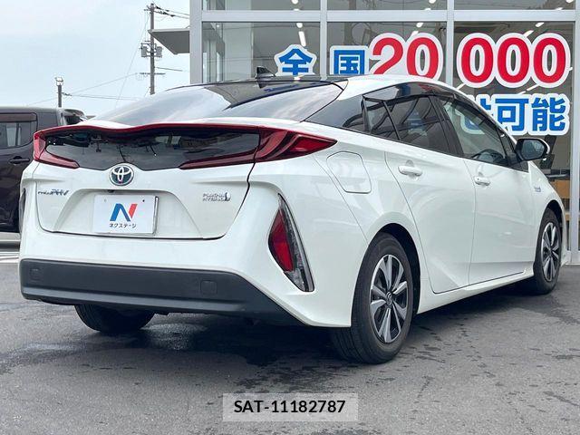 Toyota PRIUS PHV 2017-08 8355424-16
