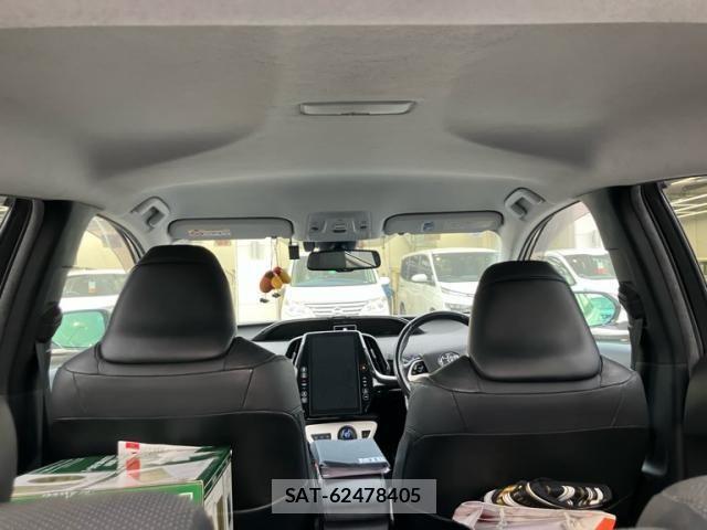 Toyota PRIUS PHV 2017-09 8368249-13