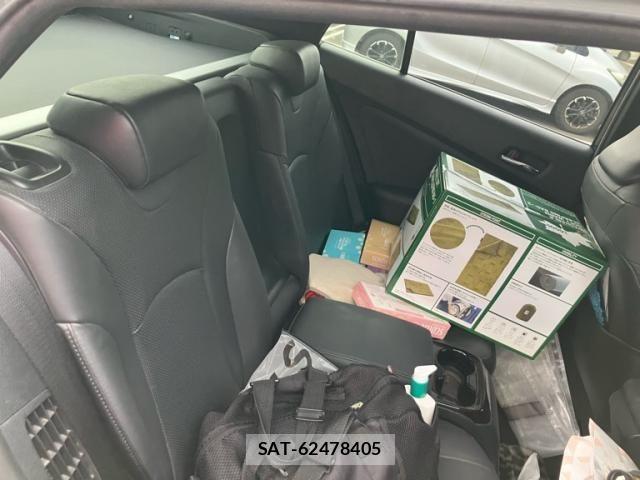 Toyota PRIUS PHV 2017-09 8368249-14