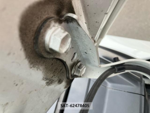 Toyota PRIUS PHV 2017-09 8368249-19