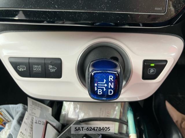 Toyota PRIUS PHV 2017-09 8368249-23