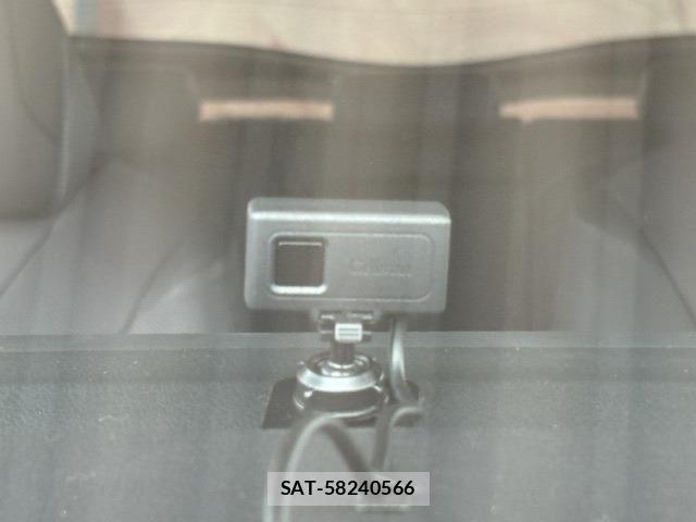 Toyota PRIUS PHV 2022-01 8368247-17