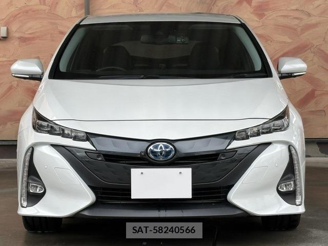 Toyota PRIUS PHV 2022-01 8368247-1