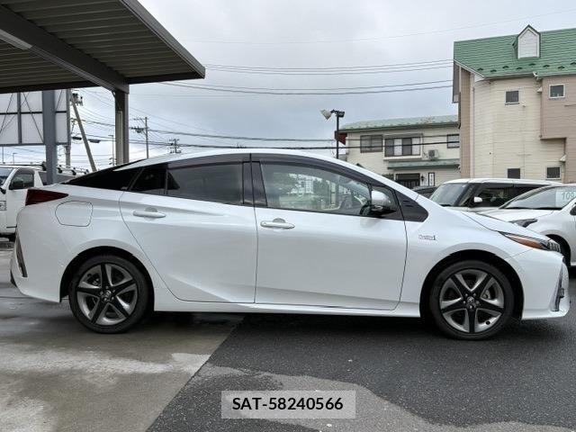 Toyota PRIUS PHV 2022-01 8368247-3