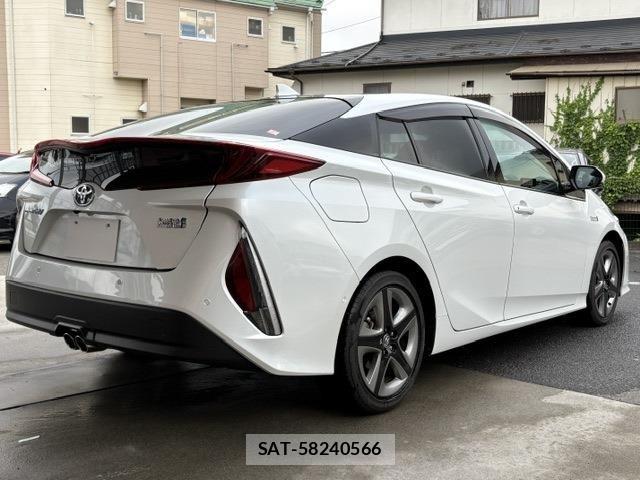 Toyota PRIUS PHV 2022-01 8368247-4
