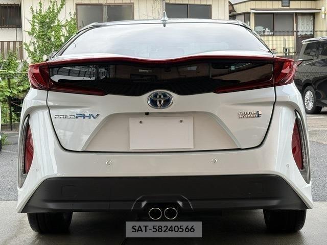 Toyota PRIUS PHV 2022-01 8368247-5