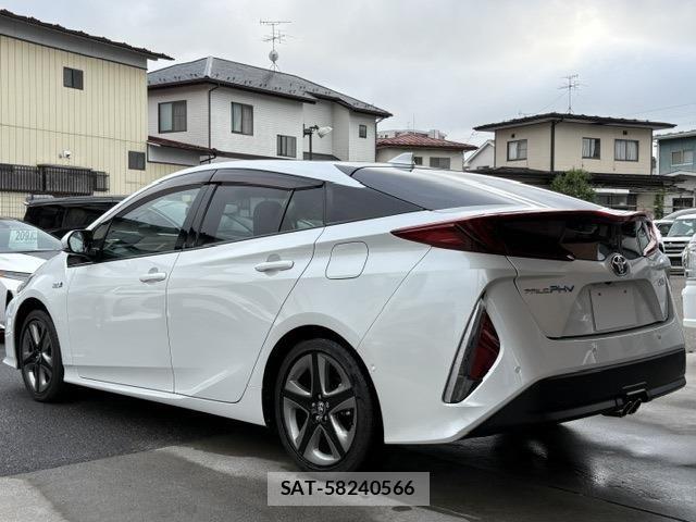 Toyota PRIUS PHV 2022-01 8368247-6