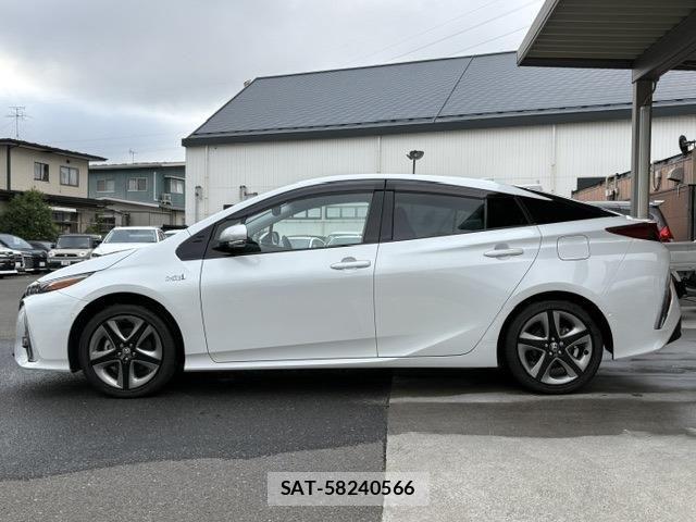 Toyota PRIUS PHV 2022-01 8368247-7
