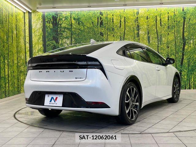 Toyota PRIUS PHV 2023-07 8368245-16