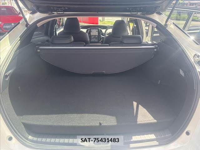 Toyota PRIUS PHV 2017-05 8368248-9