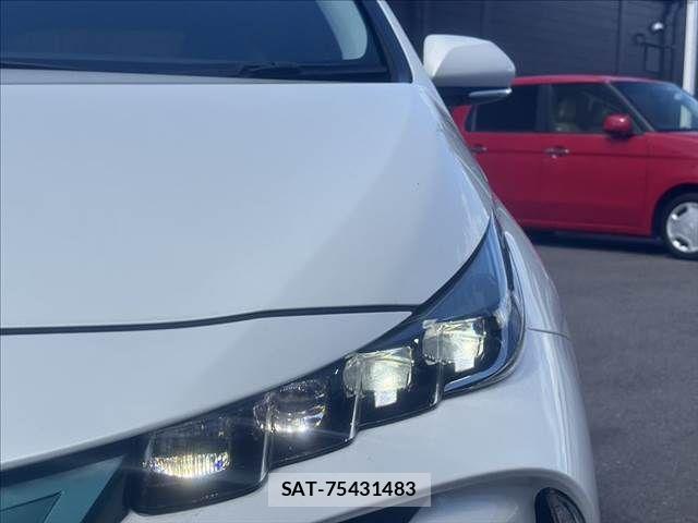 Toyota PRIUS PHV 2017-05 8368248-11
