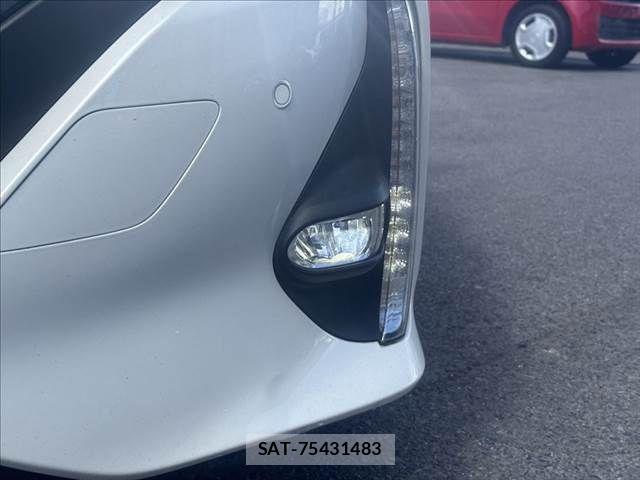 Toyota PRIUS PHV 2017-05 8368248-12