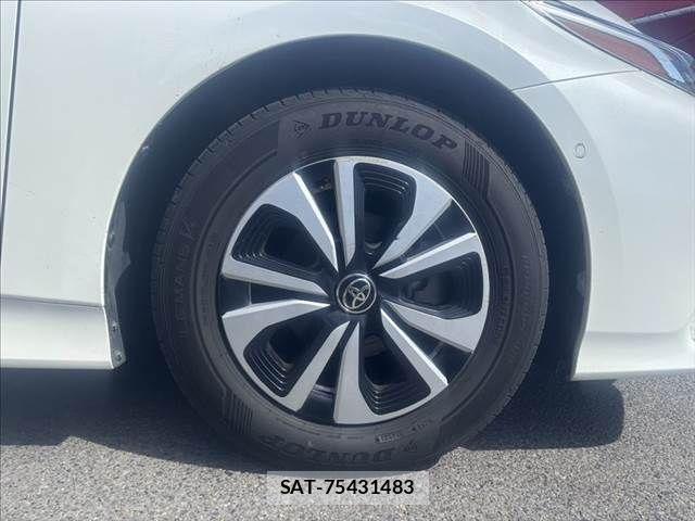 Toyota PRIUS PHV 2017-05 8368248-13