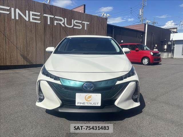 Toyota PRIUS PHV 2017-05 8368248-15