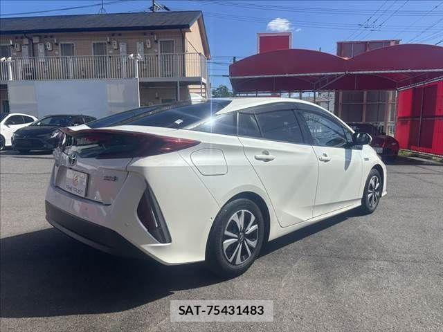 Toyota PRIUS PHV 2017-05 8368248-18