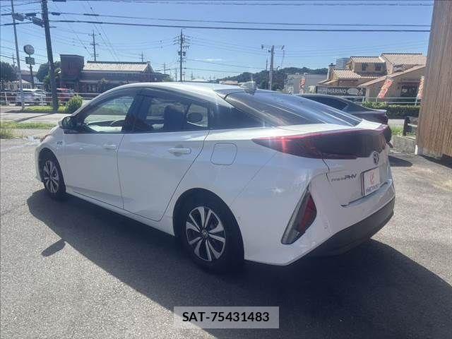 Toyota PRIUS PHV 2017-05 8368248-20