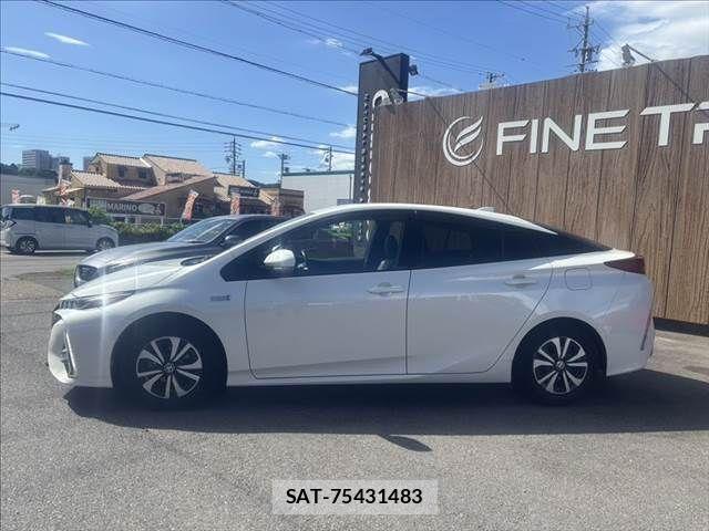 Toyota PRIUS PHV 2017-05 8368248-21