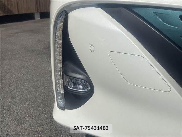 Toyota PRIUS PHV 2017-05 8368248-25