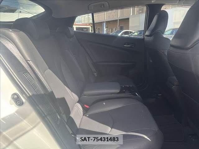 Toyota PRIUS PHV 2017-05 8368248-8