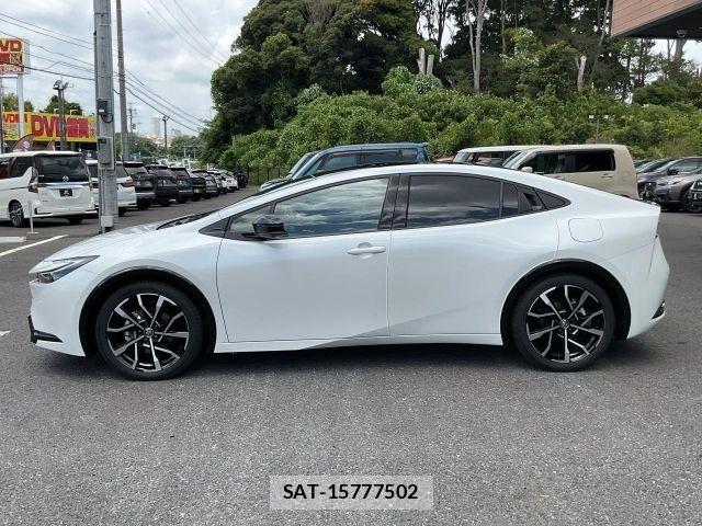 Toyota PRIUS PHV 2025-04 8372086-15