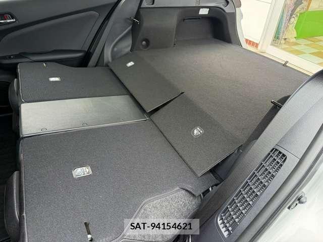 Toyota PRIUS PHV 2017-05 8414555-22