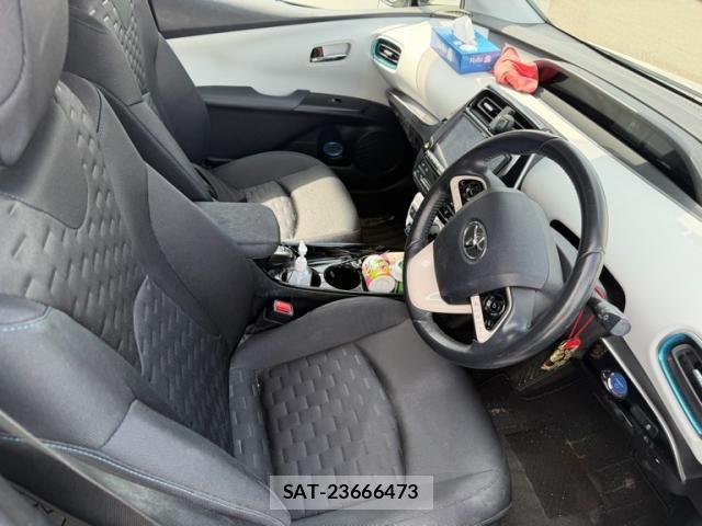 Toyota PRIUS PHV 2017-09 8414557-10