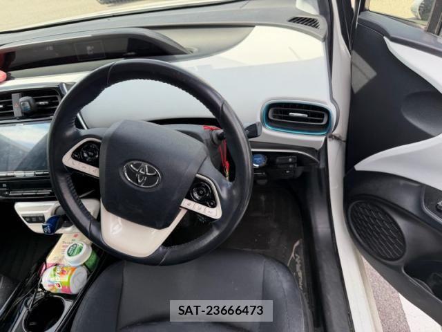 Toyota PRIUS PHV 2017-09 8414557-11