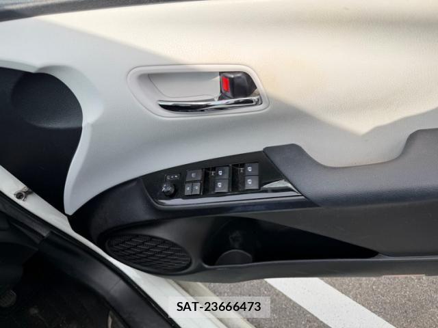 Toyota PRIUS PHV 2017-09 8414557-13