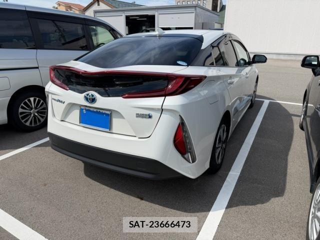 Toyota PRIUS PHV 2017-09 8414557-3