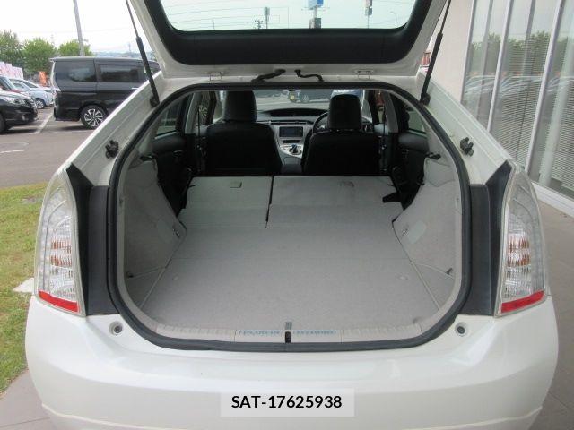Toyota PRIUS PHV 2013-01 8414558-9