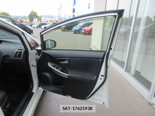 Toyota PRIUS PHV 2013-01 8414558-10