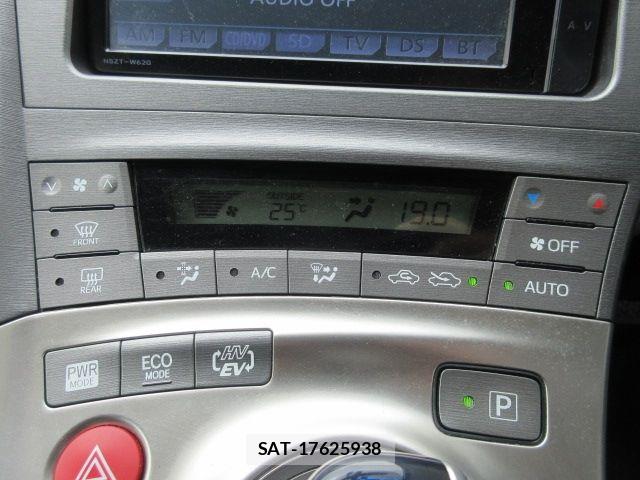 Toyota PRIUS PHV 2013-01 8414558-14