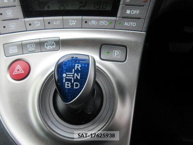 Toyota PRIUS PHV 2013-01 8414558-15