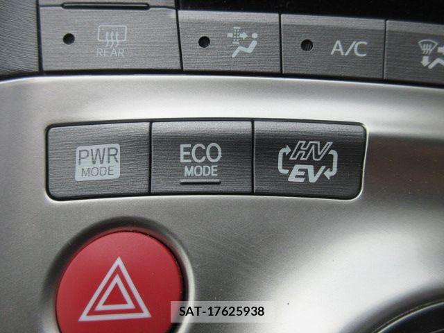 Toyota PRIUS PHV 2013-01 8414558-16