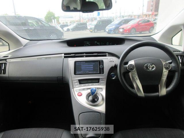 Toyota PRIUS PHV 2013-01 8414558-1