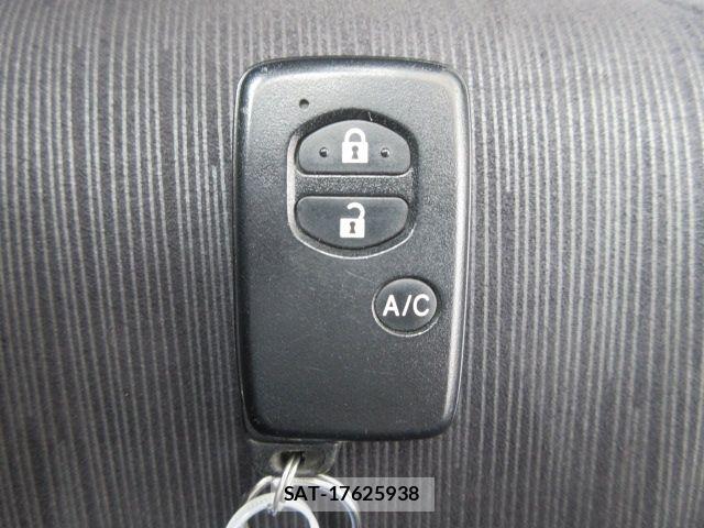 Toyota PRIUS PHV 2013-01 8414558-25