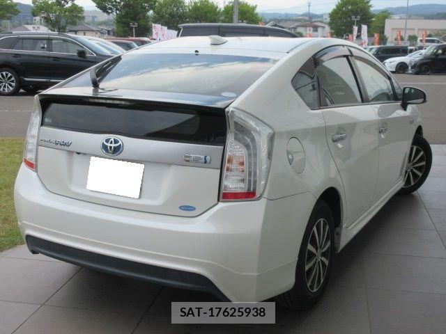 Toyota PRIUS PHV 2013-01 8414558-2