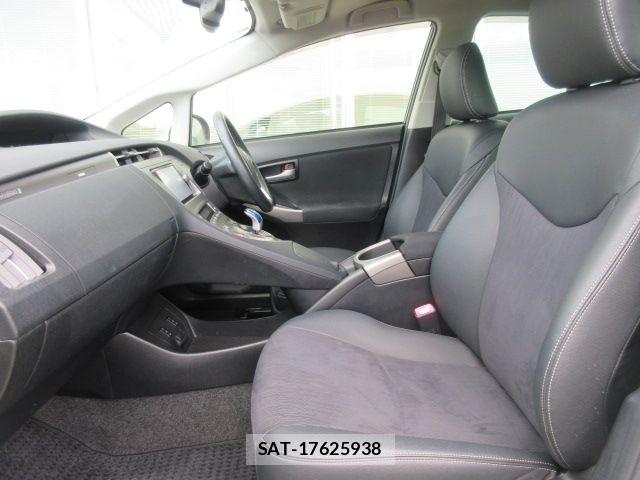 Toyota PRIUS PHV 2013-01 8414558-5
