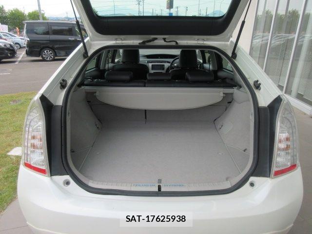 Toyota PRIUS PHV 2013-01 8414558-8