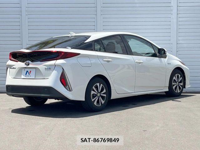 Toyota PRIUS PHV 2017-02 8438750-17