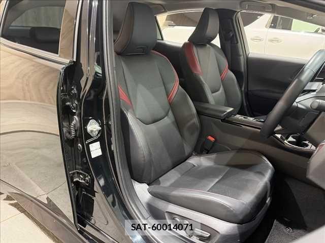 Toyota PRIUS PHV 2024-01 8438749-10