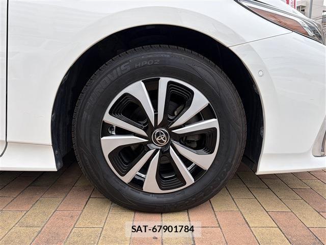 Toyota PRIUS PHV 2017-06 8526732-9