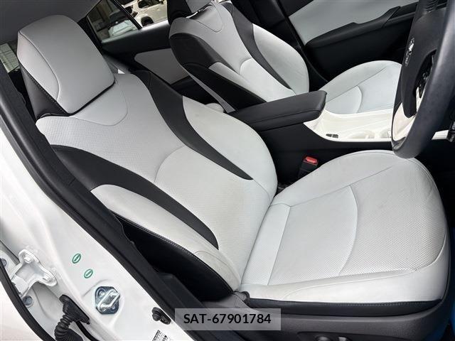 Toyota PRIUS PHV 2017-06 8526732-13
